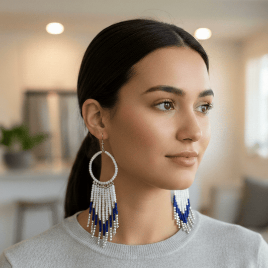 Pendientes bohemios con estampado azul y blanco